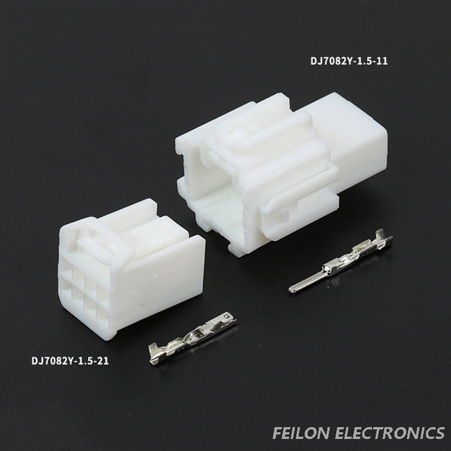 DJ7082Y-1.5-11/21 Rearview Camera Ambient Light Fuse Box Power Plug