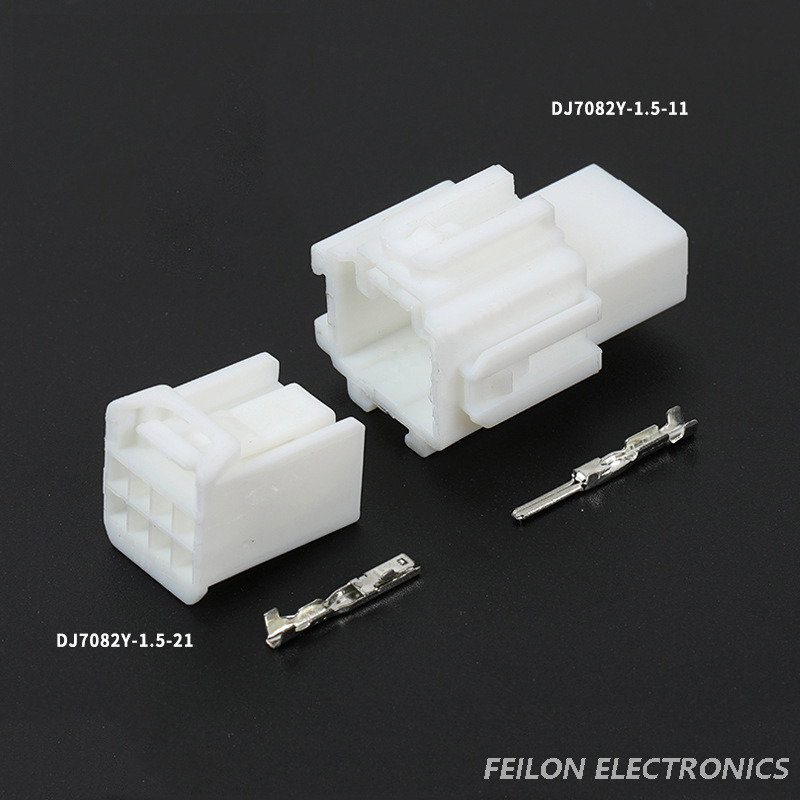 DJ7082Y-1.5-11/21 Rearview Camera Ambient Light Fuse Box Power Plug